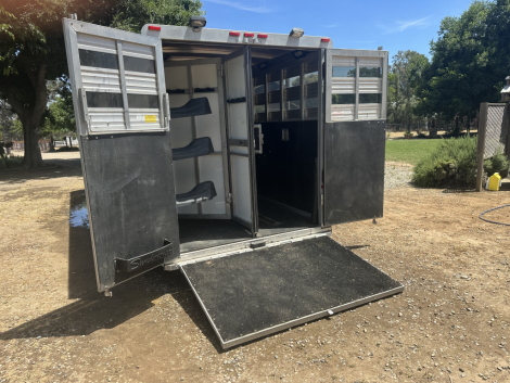 Tack ID: 570560 3 horse trailer w/ living quarters - PhotoID: 155684 - Expires 21-Nov-2026 Days Left: 180