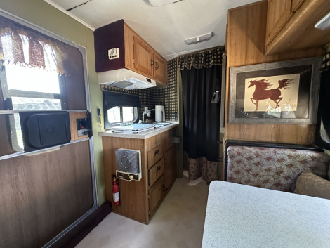 Tack ID: 570560 3 horse trailer w/ living quarters - PhotoID: 155685 - Expires 21-Nov-2026 Days Left: 180