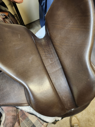 Tack ID: 570588 Cutback show saddle - PhotoID: 155751 - Expires 17-Sep-2026 Days Left: 74
