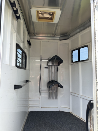 Tack ID: 570594 2004 Sundowner Sunlite 777 2-Horse extra high w/tack room - PhotoID: 155732 - Expires 10-Sep-2026 Days Left: 89