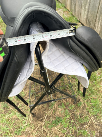 Tack ID: 570598 Ryder Dressage Saddle 18 Excellent Condition Deep Seat - PhotoID: 155741 - Expires 14-Sep-2026 Days Left: 90