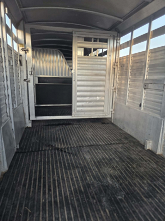 Tack ID: 570605 4 Star Stock trailer - PhotoID: 155747 - Expires 16-Sep-2026 Days Left: 85