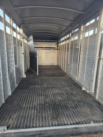 Tack ID: 570605 4 Star Stock trailer - PhotoID: 155748 - Expires 16-Sep-2026 Days Left: 85