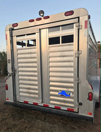 Tack ID: 570605 4 Star Stock trailer - PhotoID: 155749 - Expires 16-Sep-2026 Days Left: 85