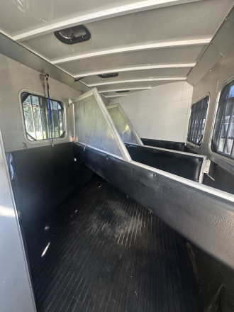Tack ID: 570608 2005 LOGAN COACH 3 HORSE GN - PhotoID: 155766 - Expires 18-Dec-2026 Days Left: 174