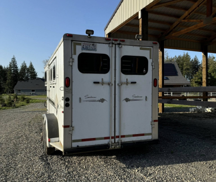 Tack ID: 570611 1999 Sundowner ValueLite GN 3 Horse Slant Horse Trailer - PhotoID: 155758 - Expires 19-Sep-2026 Days Left: 88