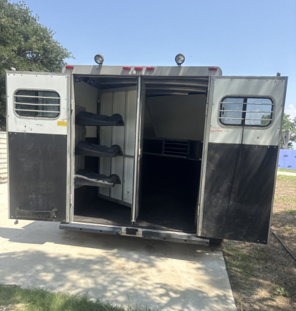 Tack ID: 570618 2 horse slant trailer aluminum - PhotoID: 155778 - Expires 21-Sep-2026 Days Left: 88