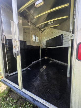 Tack ID: 570632 1995 aluminum featherlite 2 horse - PhotoID: 155793 - Expires 01-Oct-2026 Days Left: 90