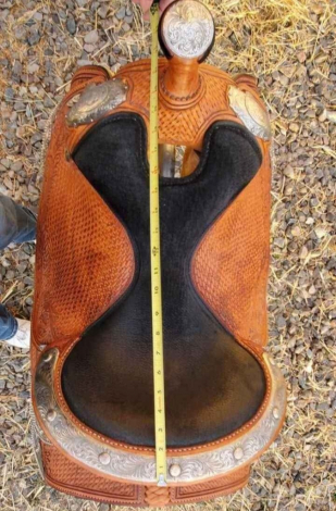 Tack ID: 570634 16 in FQHB Dale Chaves Show Saddle - PhotoID: 155785 - Expires 30-Sep-2026 Days Left: 89