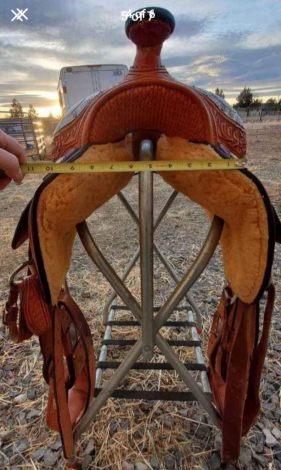 Tack ID: 570634 16 in FQHB Dale Chaves Show Saddle - PhotoID: 155786 - Expires 30-Sep-2026 Days Left: 89