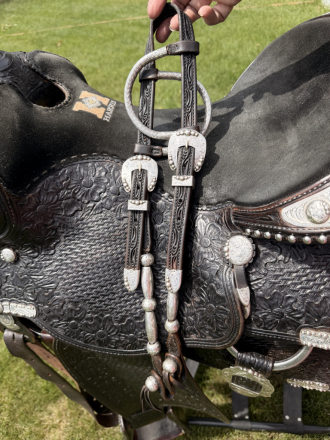 Tack ID: 570664 Beautiful 16inch Harris saddle and bridle set - PhotoID: 155811 - Expires 15-Oct-2026 Days Left: 82