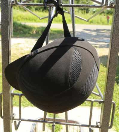 Tack ID: 570669 RIDING SHOW HELMET. - PhotoID: 155831 - Expires 17-Oct-2026 Days Left: 87