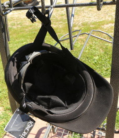 Tack ID: 570669 RIDING SHOW HELMET. - PhotoID: 155832 - Expires 17-Oct-2026 Days Left: 87