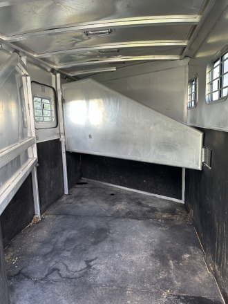 Tack ID: 570674 2001 EXISS SS/300 3 horse gooseneck trailer - PhotoID: 155836 - Expires 18-Oct-2026 Days Left: 85