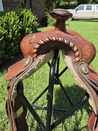 Tack ID: 570766 1977 Bona Allen Show Saddle - PhotoID: 155920 - Expires 29-Nov-2026 Days Left: 87