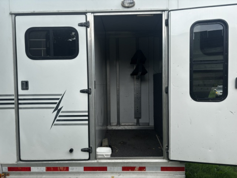Tack ID: 570778 2003 Silver Star/ Star-Lite 2-horse Straight load gooseneck - PhotoID: 155945 - Expires 05-Dec-2026 Days Left: 87