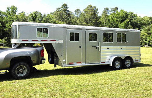 Tack ID: 570779 3 horse slant electric gooseneck w/dressing room - PhotoID: 155948 - Expires 06-Mar-2027 Days Left: 178