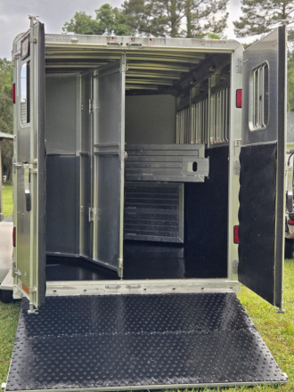 Tack ID: 570779 3 horse slant electric gooseneck w/dressing room - PhotoID: 155950 - Expires 06-Mar-2027 Days Left: 178