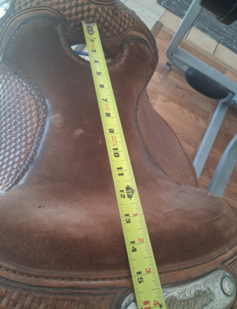 Tack ID: 570793 Broken Horn, show saddle with silver 15 in - PhotoID: 155994 - Expires 16-Dec-2026 Days Left: 82