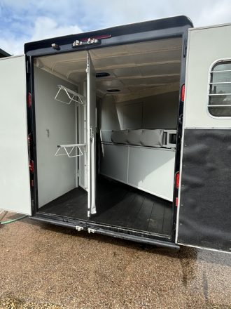 Tack ID: 570795 2018 Hawk two horse slant gooseneck - PhotoID: 155998 - Expires 16-Dec-2026 Days Left: 82