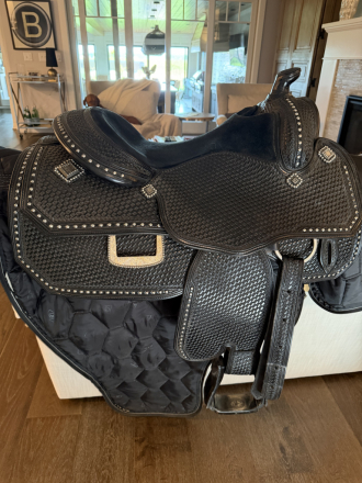 Tack ID: 570802 Sterling Custom Show Saddle - PhotoID: 156005 - Expires 18-Dec-2026 Days Left: 84
