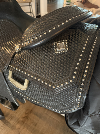 Tack ID: 570802 Sterling Custom Show Saddle - PhotoID: 156006 - Expires 18-Dec-2026 Days Left: 84
