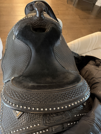Tack ID: 570802 Sterling Custom Show Saddle - PhotoID: 156008 - Expires 18-Dec-2026 Days Left: 84