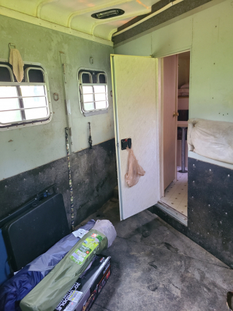 Tack ID: 570812 2 horse slant Horse trailer with gooseneck - PhotoID: 156018 - Expires 20-Dec-2026 Days Left: 86